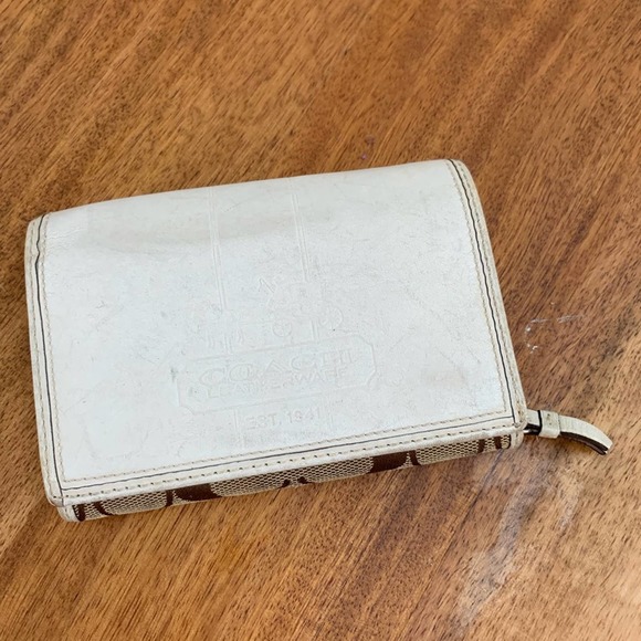 Coach white and blue leather fold over wallet - Picture 8 of 8